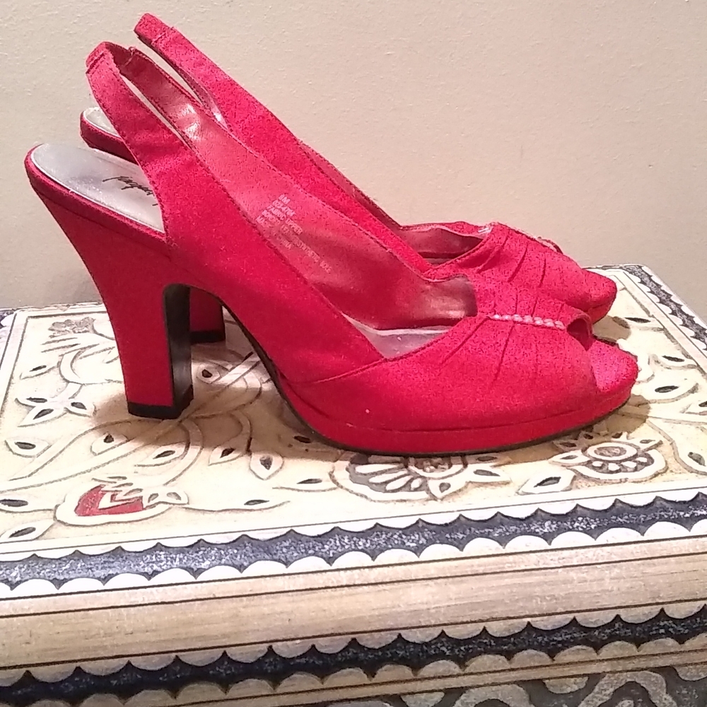 New JACQUELINE FERRAR satin heels Shoes 8